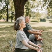 Découvrez comment le Qi Gong aide à renforcer le système immunitaire, à augmenter l'énergie vitale et à favoriser les défenses naturelles grâce à la médecine traditionnelle chinoise.